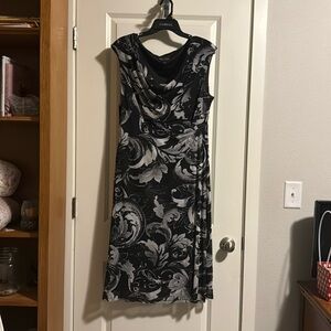 Connected apparel dress black and white scoop neck